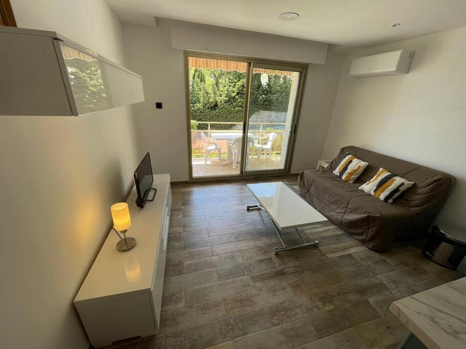 Appartement Neuf - Six Fours Les Plages - Parking Privatif - Clim - Balcon - 500m De La *